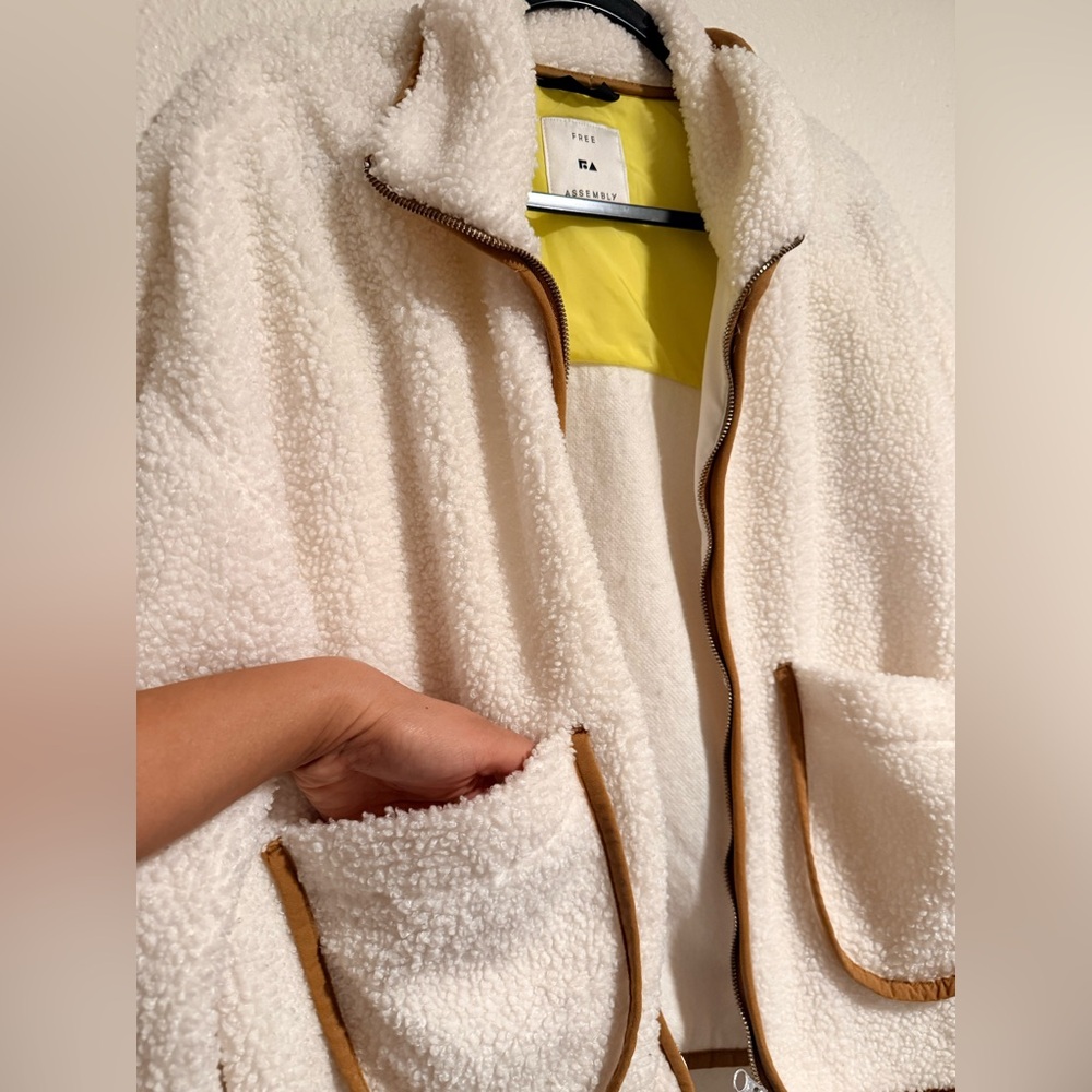 Elegant Cream Teddy Jacket with Brown Trim - Picture 5 of 6